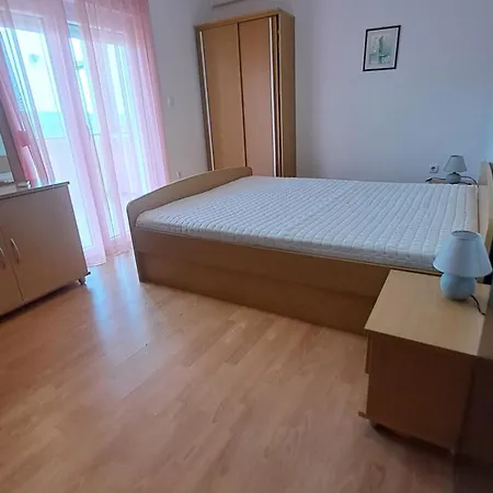 Azik Apartmán *