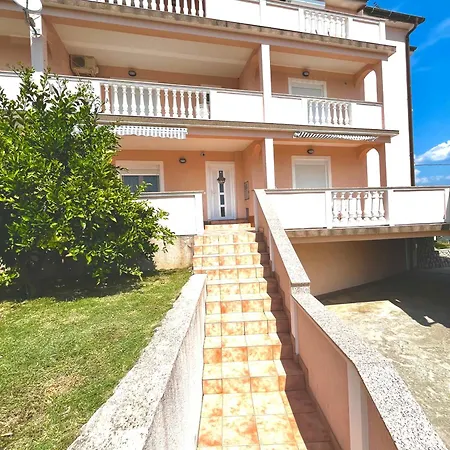 Azik Apartmán Lopar