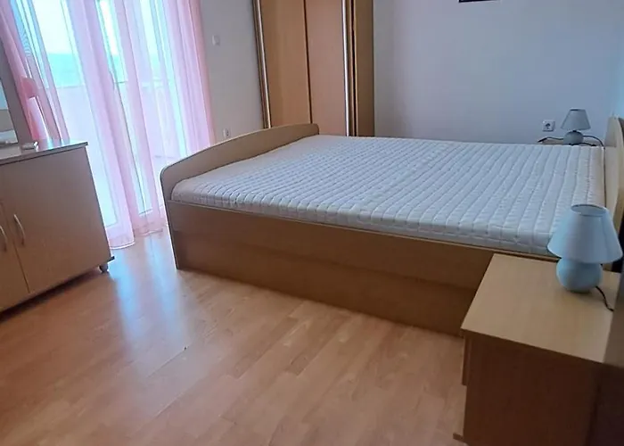 Azik Apartament *